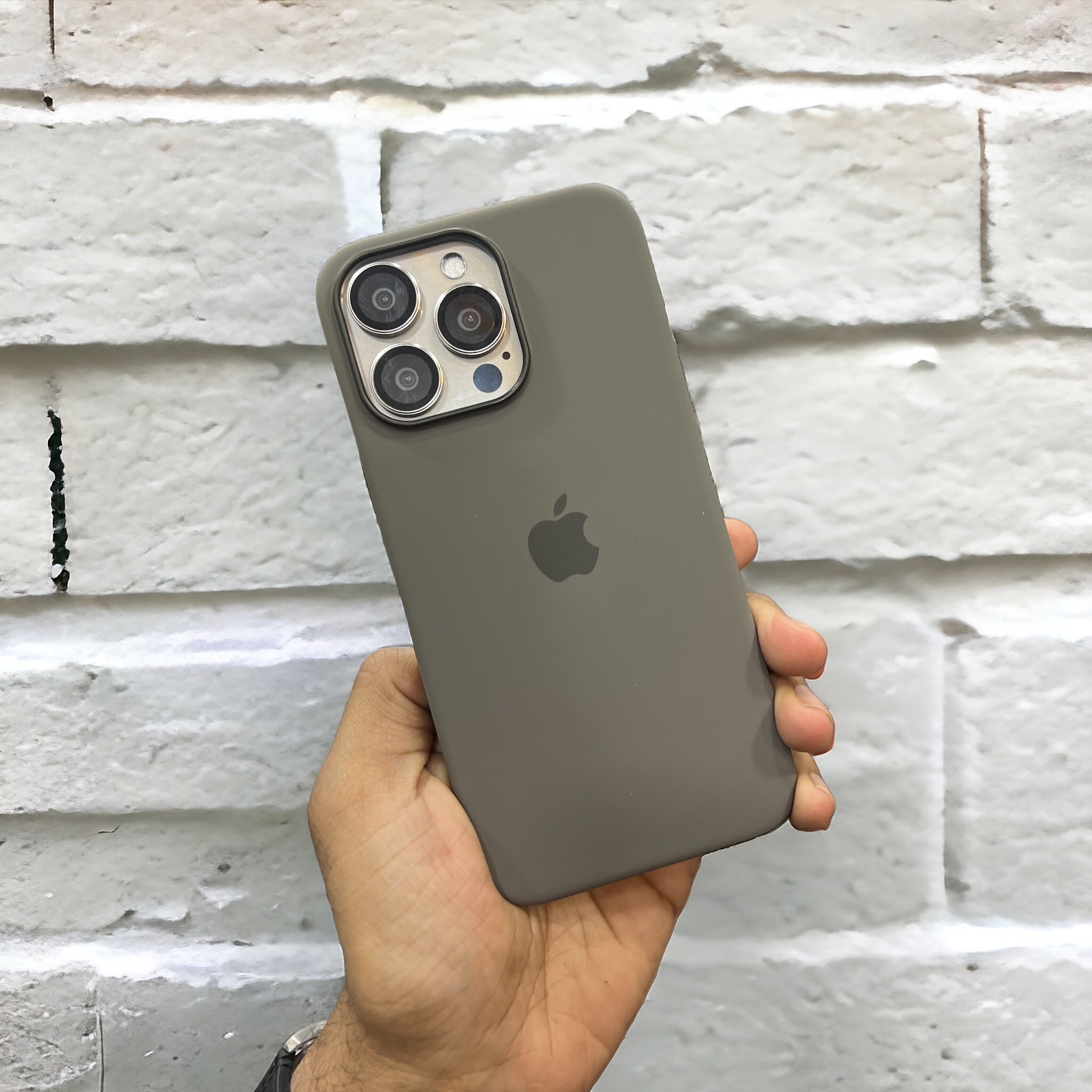 TITANIUM MAGSAFE SILICON CASE