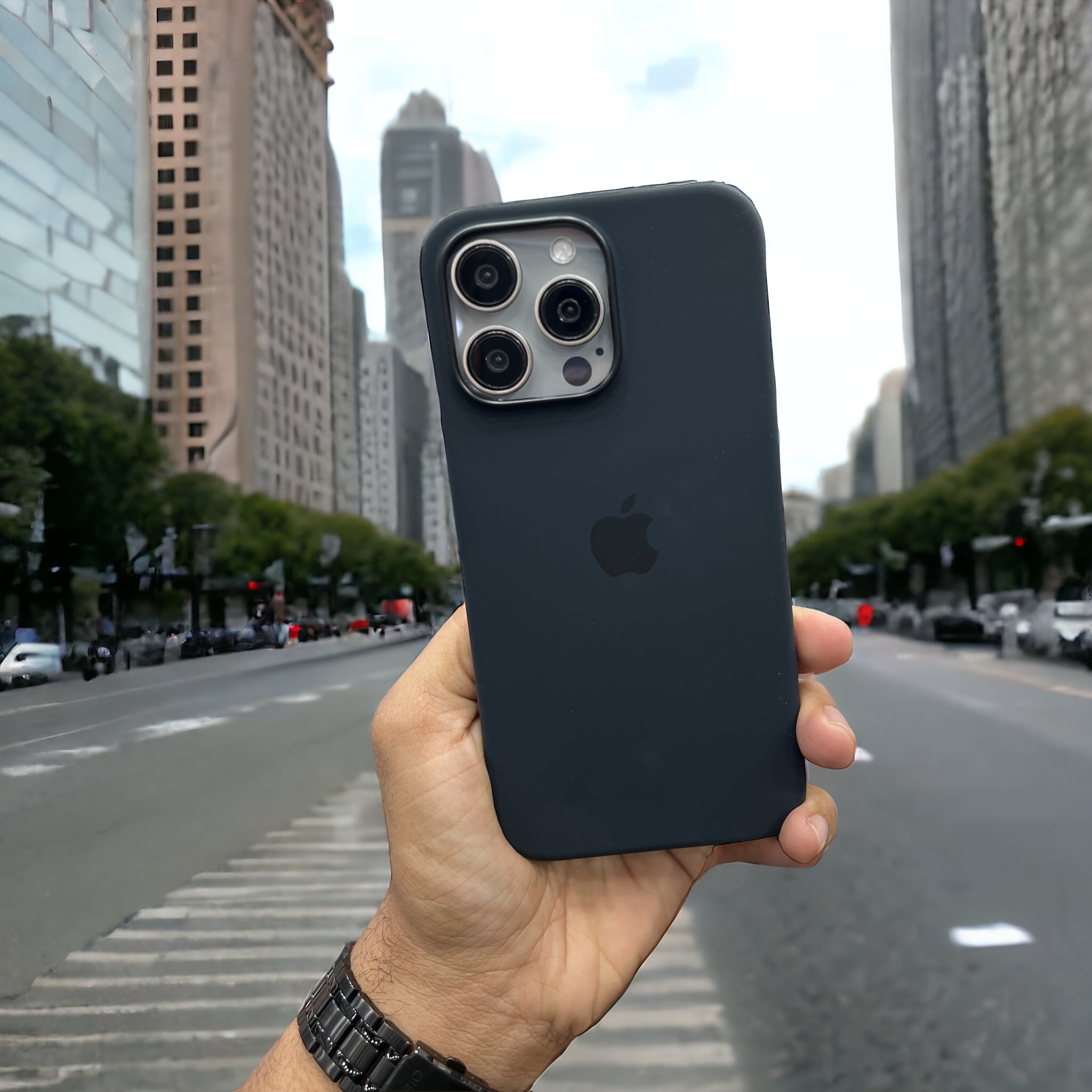 TITANIUM MAGSAFE SILICON CASE